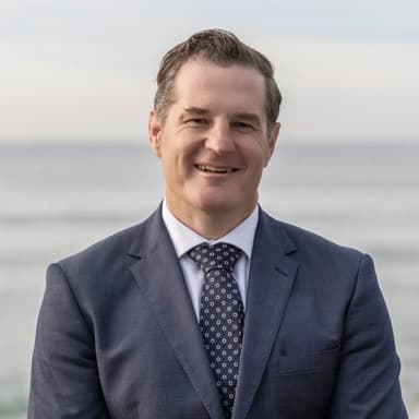 Simon Bennett